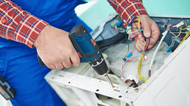Yunusemre Tcl Tcl çamaşır makinesi kart tamiri – Su almama arızası orijinal parça ile giderildi. - Teknik servis örneği